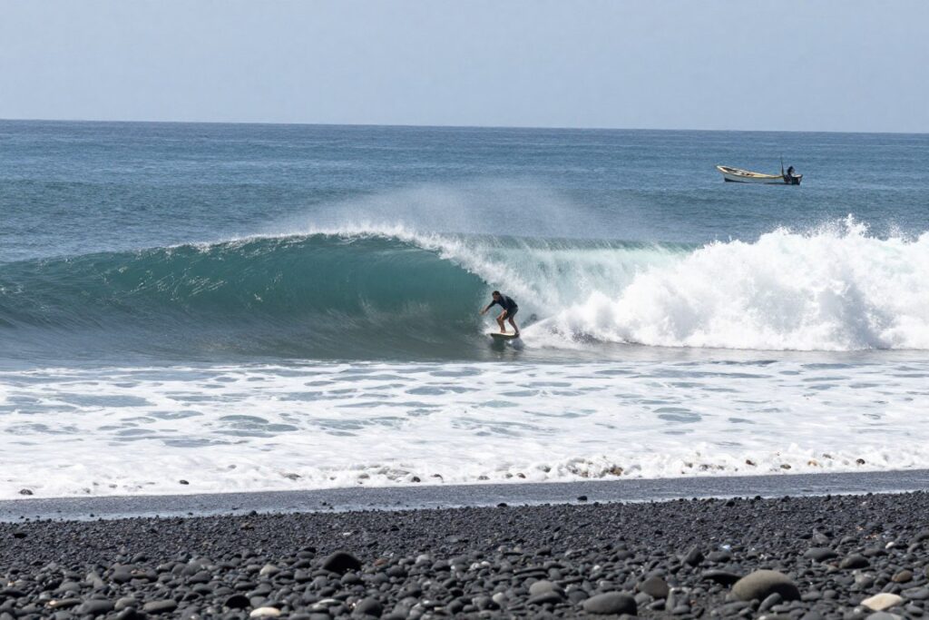 Long wave breaking at Medewi Beach point