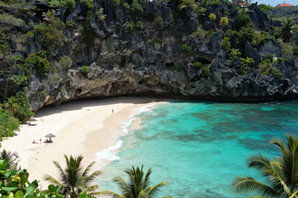 Secret Beach Nusa Lembongan hidden cove with clear water